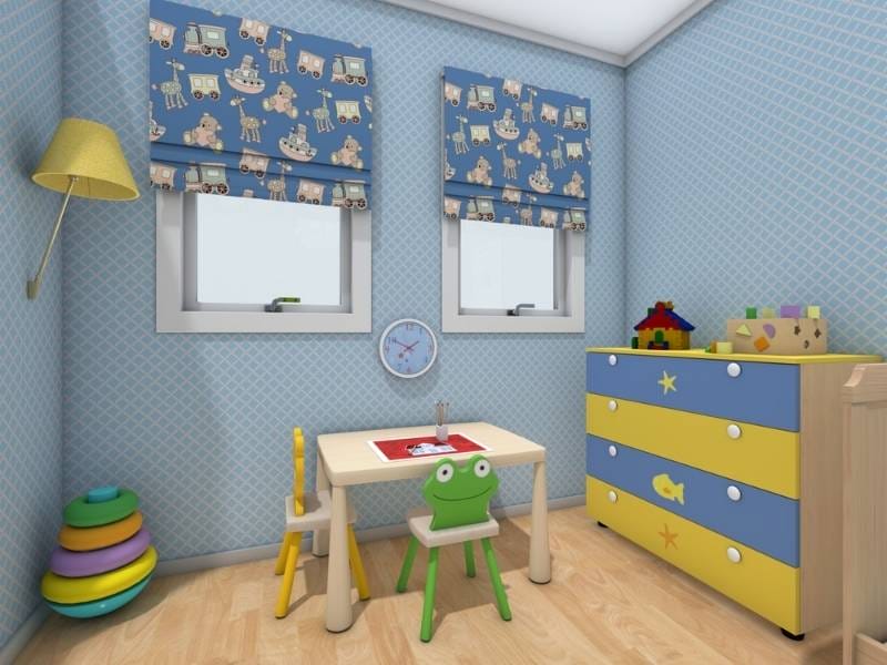 Buntes Kinderzimmer mit Spieltisch, Stühlen und Kommode in fröhlichen Farben für kleine Kinder