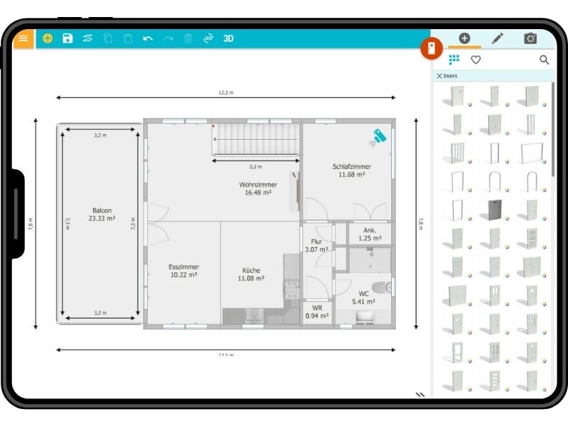Tablet-Ansicht der RoomSketcher-App mit einem 2D-Grundriss einer Wohnungsaufteilung, inklusive beschrifteter Räume und Maßangaben – darunter Wohnzimmer, Küche, Esszimmer, Schlafzimmer, Badezimmer, Waschküche, Abstellraum, Flur und Balkon. Auf der rechten Seite wird eine scrollbare Bibliothek mit Türstilen angezeigt, die im Design platziert werden können.