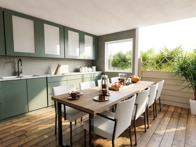 Helle moderne Küche mit grünen Schränken, großem Holztisch, weißen Stühlen, gedecktem Frühstück und sonniger Terrasse mit Pflanzen.
